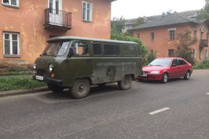 В Великих Луках забил «гейзер», по словам коммунальщиков, «рядовая ситуация» (ФОТО+ЗВУК)