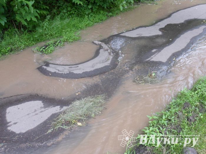 На проспекте Гагарина затопило дорогу (ФОТО)