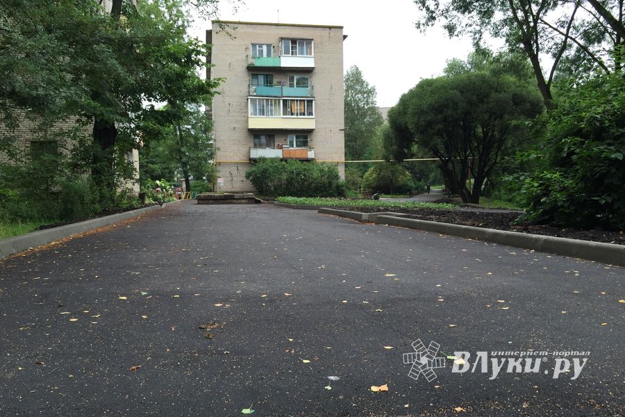 Сквер у автовокзала в Великих Луках обновился (ФОТО)