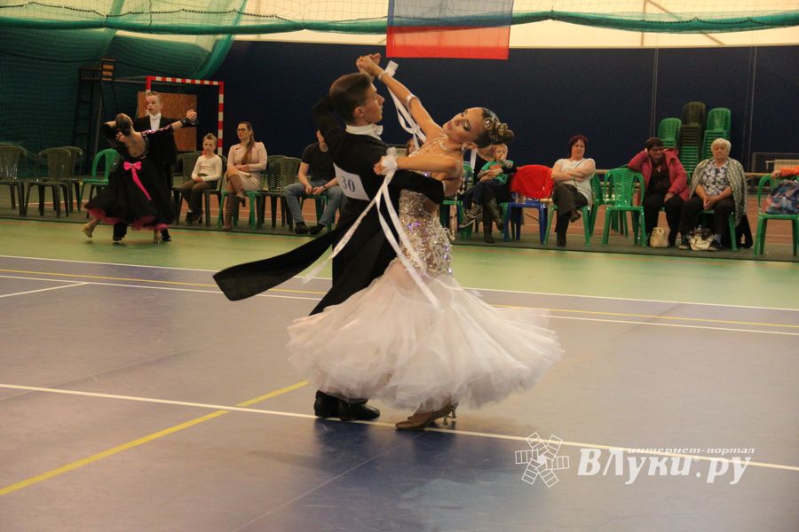 В Великих Луках прошел турнир по спортивным бальным танцам (ФОТО)