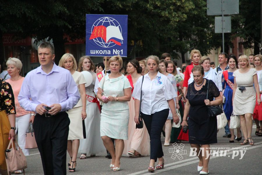 Великолукской «Бригантине» пришлось поплавать под дождём (ФОТО)