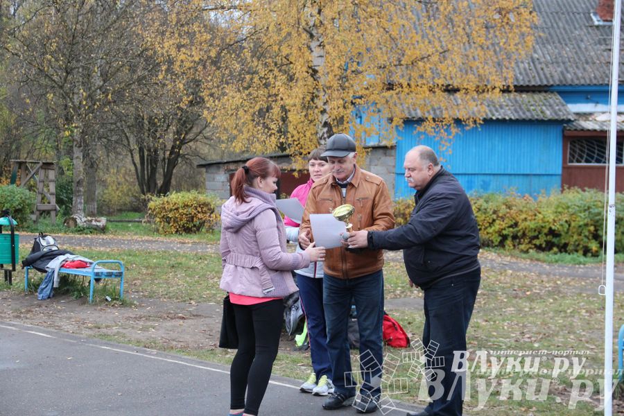 Легкоатлетический осенний кросс прошел в Великих Луках (фото)