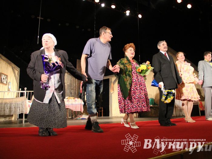 Народные артисты России выступили в Великих Луках (фото)