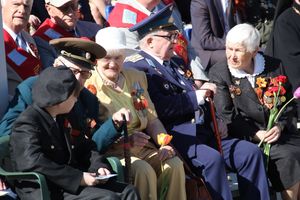 Парад в честь Дня Победы прошел в Великих Луках (ФОТО)