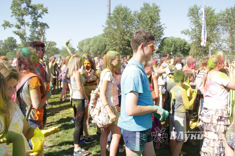 Яркие эмоции «ColorFest» в Великих Луках (ФОТО)