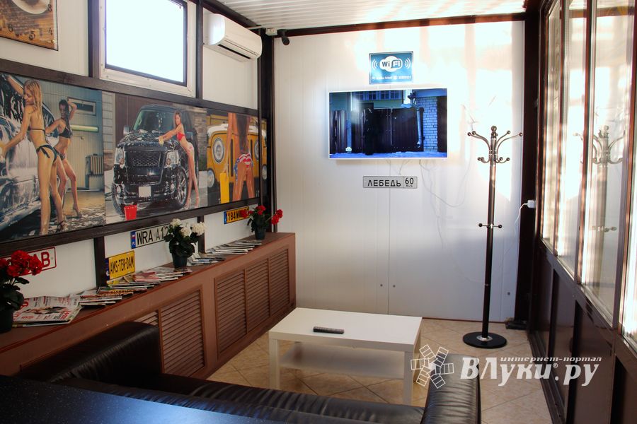 Автомойка в Великих Луках дарит подарки в День автомобилиста (ФОТО)