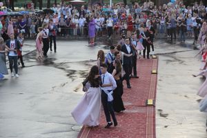 Великолукской «Бригантине» пришлось поплавать под дождём (ФОТО)