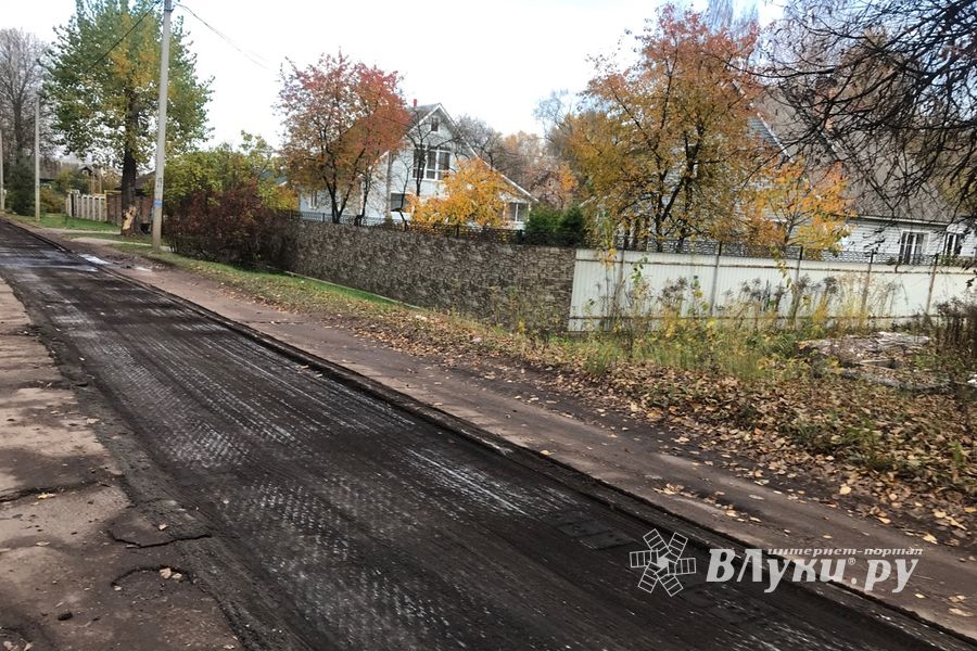 На улице Зенцовской потеряли асфальт (ФОТО)