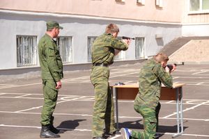 В Великих Луках в 10 лицее «освободили» заложников (ФОТО)