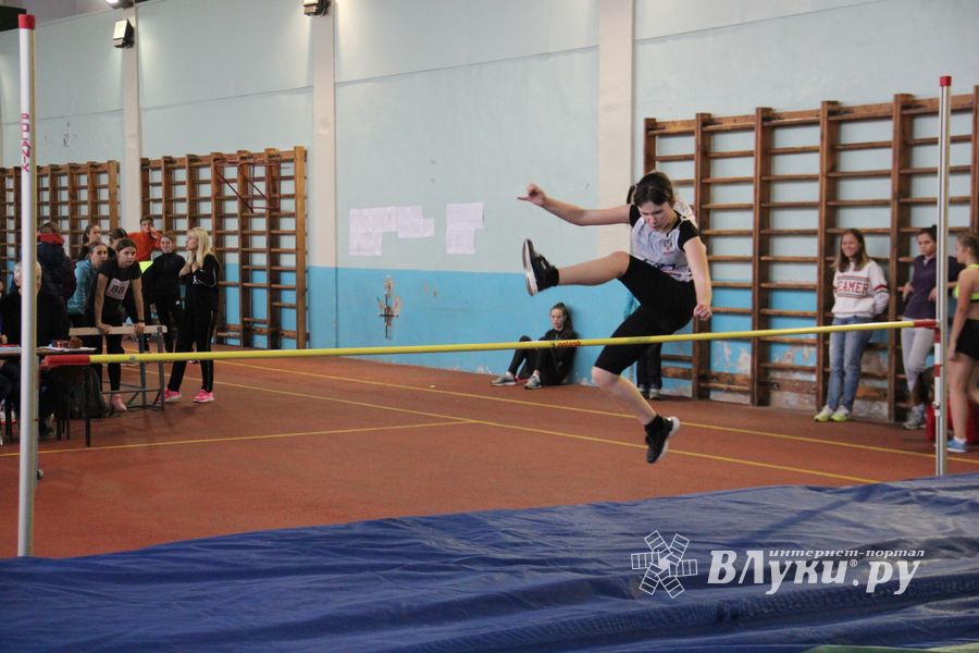 В Великих Луках выявляют лучших легкоатлетов (ФОТО)