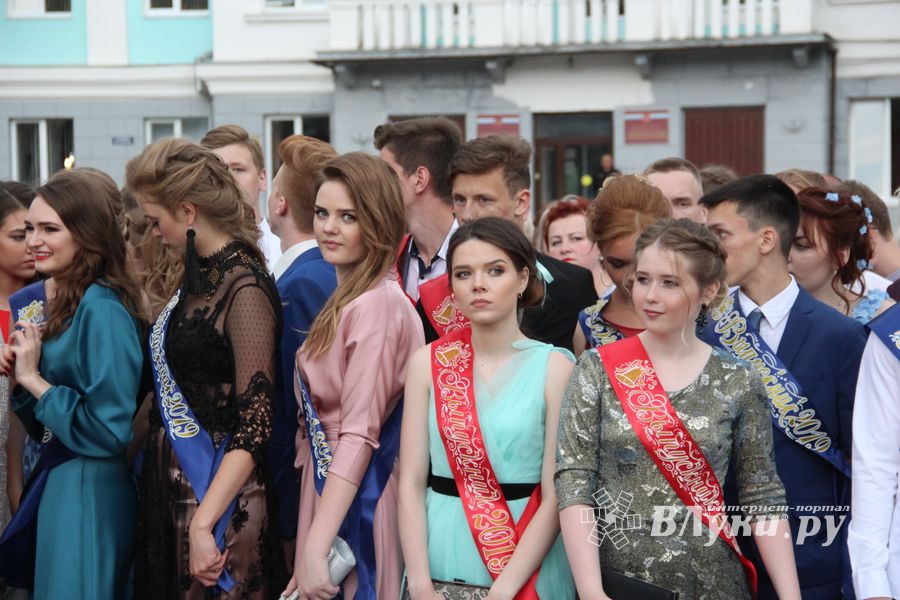 Великолукской «Бригантине» пришлось поплавать под дождём (ФОТО)