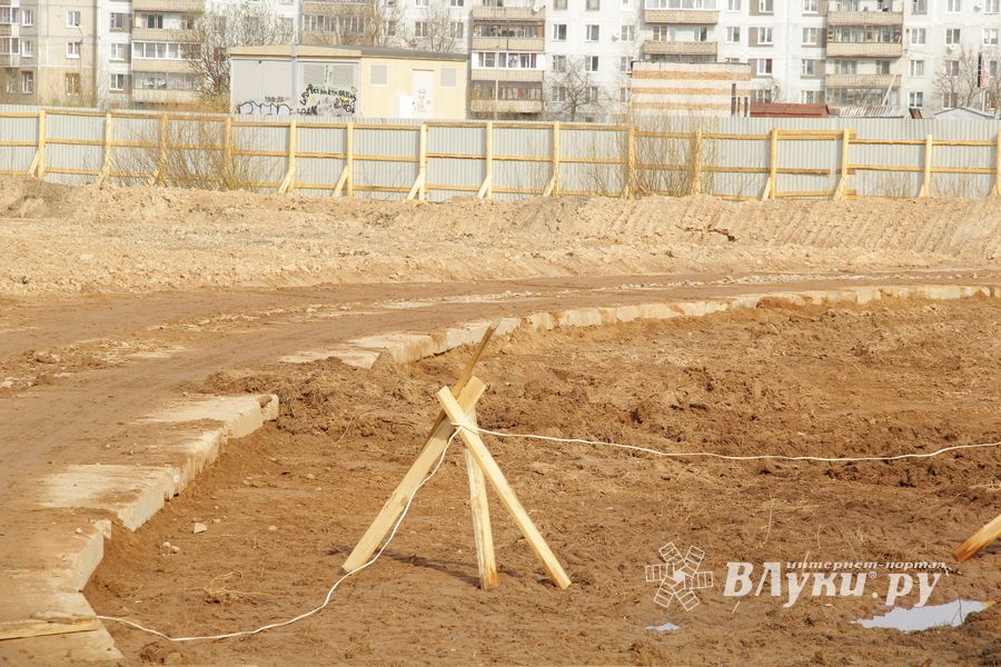 На стройплощадке нового физкультурного комплекса завершена разработка котлована под здание ледового катка