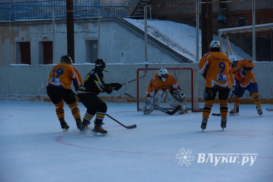Великолукские хоккеисты разгромили гостей (фото)