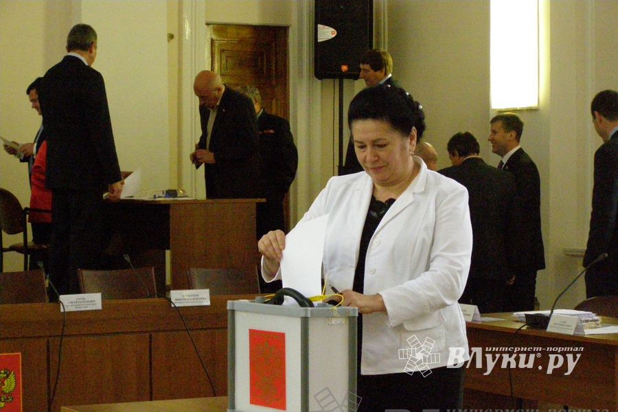Выбор главы администрации Великих Лук