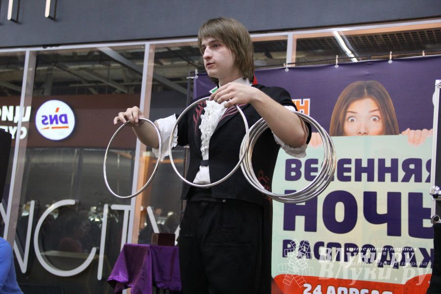 В ТЦ «Апельсин» прошла весенняя ночь распродаж