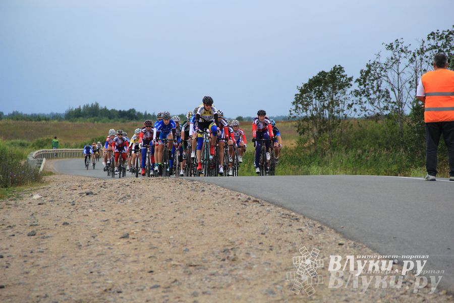 В Великих Луках состоялось награждение победителей Чемпионата России по велоспорту в парной гонке (фото)