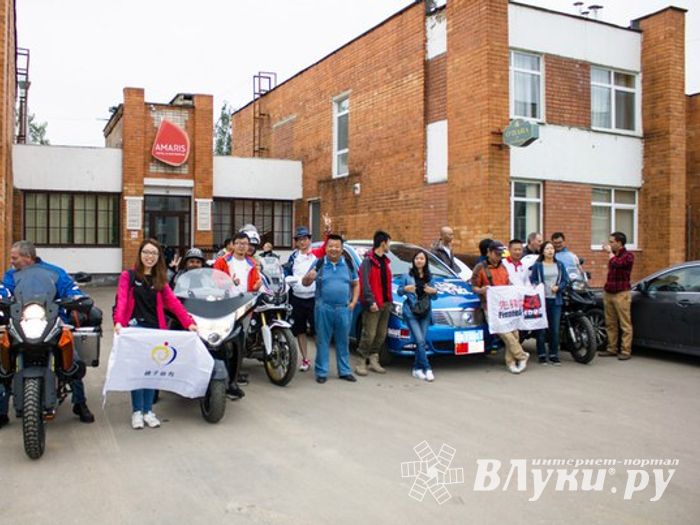 Иностранные туристы на электромобилях в Великих Луках (ФОТО)