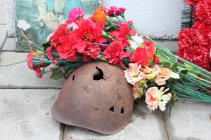 Родственники погибших солдат приняли участие в возложении цветов в Великих Луках