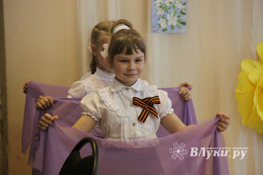 Юные великолучане отметили День победы (ФОТО)