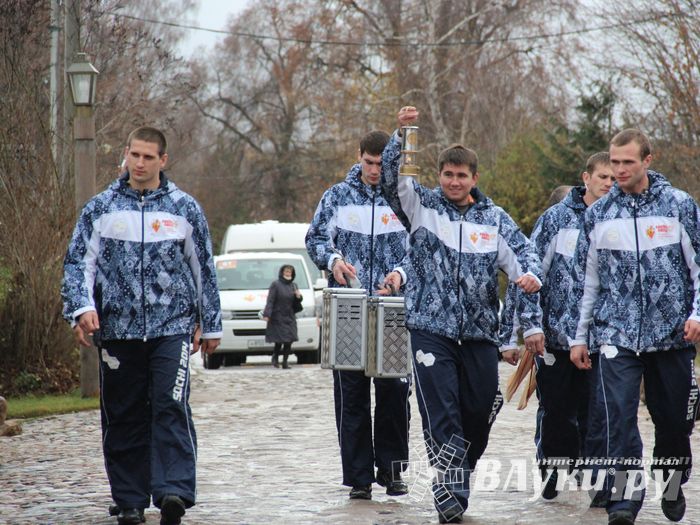 Эстафета Олимпийского огня в Изборске и Пскове