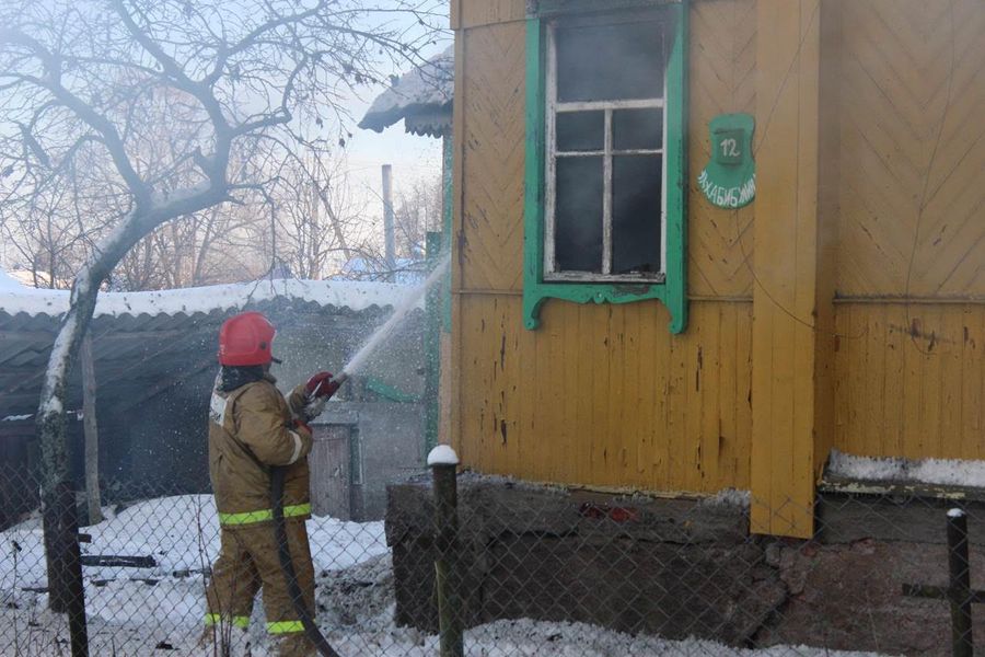 В результате пожара в Невеле погиб мужчина (фото + видео)