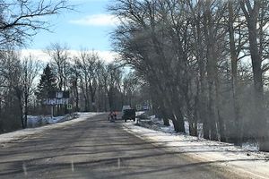 На трассе Шимск-Невель под Великими Луками идет ремонт дороги (ФОТО)