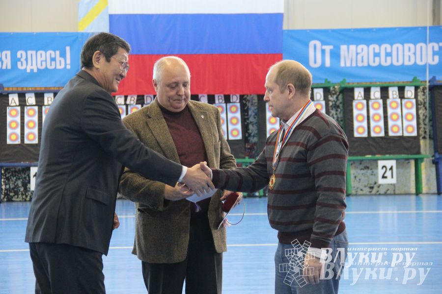 В Великих Луках состоялось открытие Чемпионата России по стрельбе из блочного и классического лука (фото)