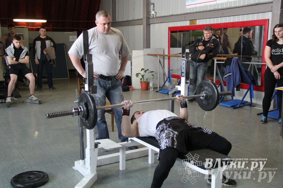В Великих Луках прошел Чемпионат города по Русскому жиму и армлифтингу (фото)