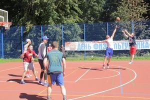 «Оранжевый мяч» в Великих Луках в День физкультурника (ФОТО)