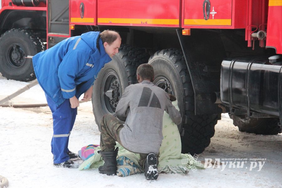В Великих Луках горел жилой барак (ФОТО)