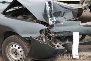 В Великих Луках пьяный водитель снес столб (фото)