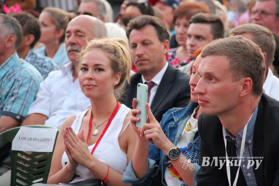 Людмила Чурсина и Пелагея поздравили Великие Луки с 850-летием (ФОТО)