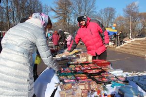 В Великих Луках широко отметили Масленицу (ФОТО)