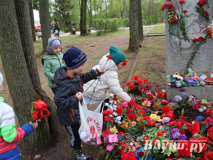 Великолучане почтили память героев Великой Отечественной (ФОТО)