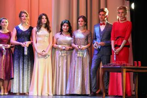 Великолукским выпускникам вручили медали «За особые успехи в учении» (ФОТО)