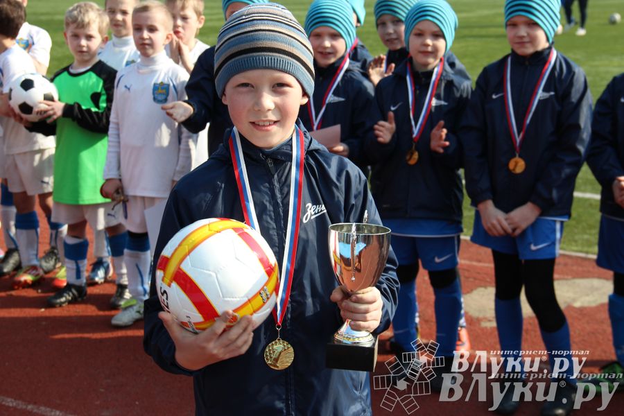 В Великих Луках прошел международный детский турнир по футболу «Наши надежды»