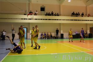 В Великих Луках проходят игры Чемпионата АСБ (фото)