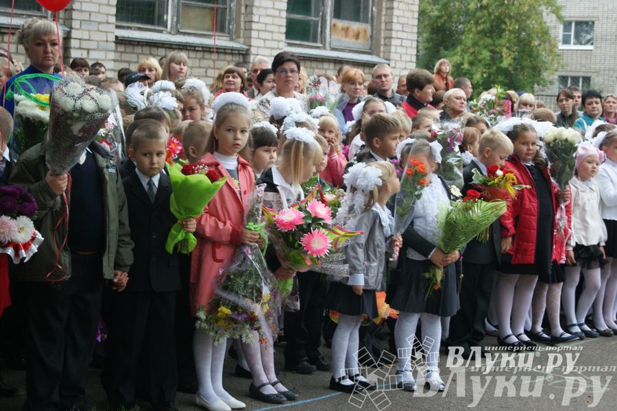 Школы города отметили 1 сентября (фото)