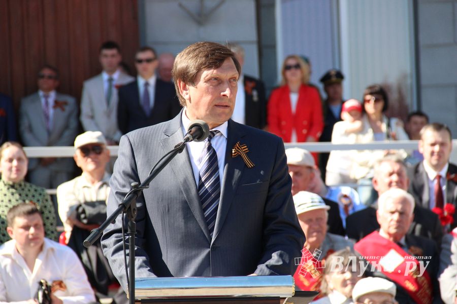 В Великих Луках прошел Парад Победы (ФОТО)