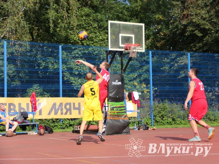 В Великих Луках прошли региональные соревнования «Оранжевый мяч» (ФОТО)