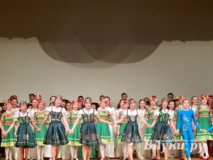 В Международном арт-пленэре «Чудное мгновенье» в Пушкинских Горах учатвуют воспитанники великолукского детского сада (ФОТО)