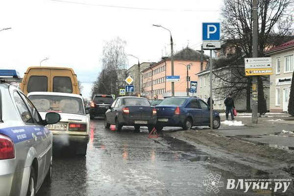 Фотофакт: ДТП на проспекте Октябрьском 