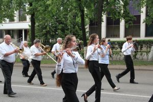 Великолукской «Бригантине» пришлось поплавать под дождём (ФОТО)
