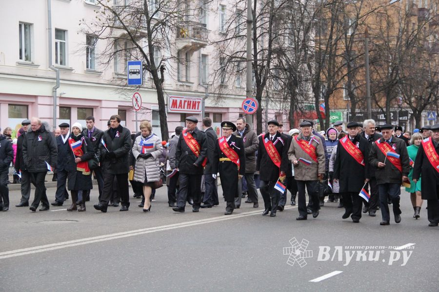 Великие Луки отметили День народного единства (фоторепортаж)
