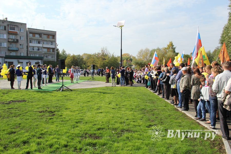 В Великих Луких благоустроили сквер на ул. Жукова (фото)