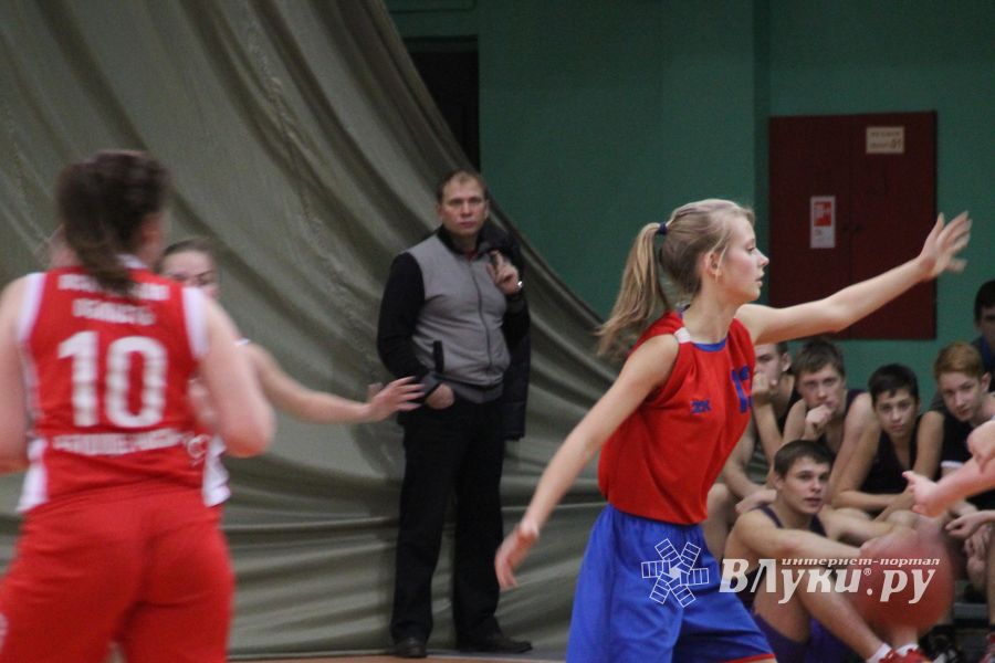 В Великих Луках прошли финальные игры муниципального этапа «КЭС-Баскет» (фото)