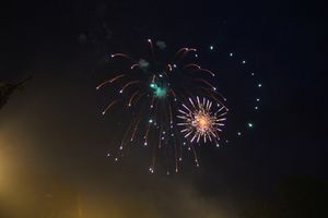 9 мая в Великих Луках. Шествие и салют