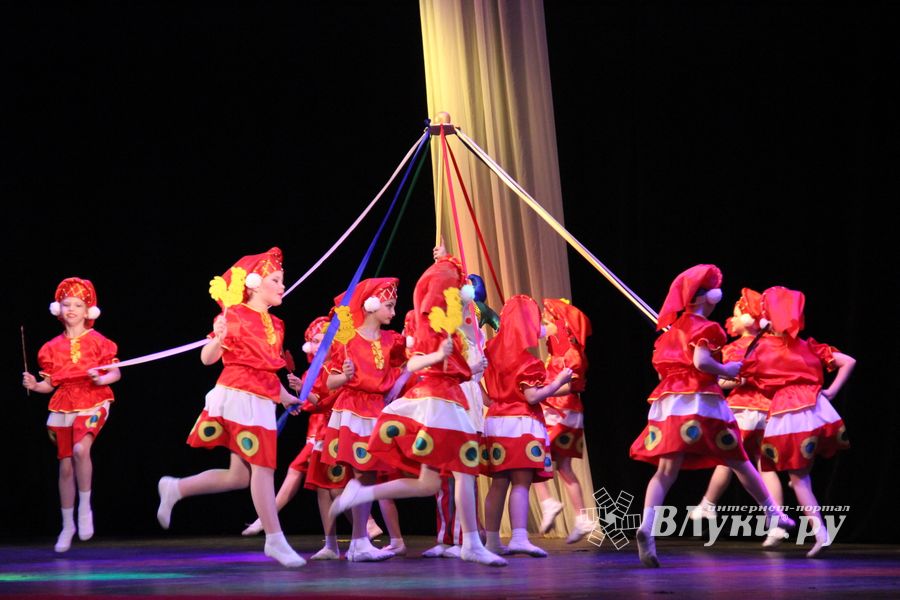 «Великолукская Веснянка» на сцене ДК ЛК