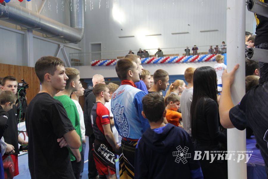 В Великих Луках проходит мастер-класс от Чемпиона мира по боксу по версии WBO Дмитрия Пирога (ФОТО)