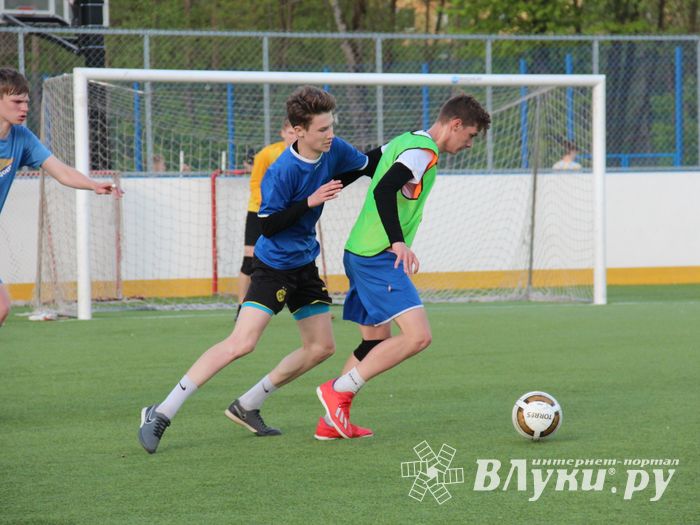 В Великих Луках прошёл Чемпионат по дворовому футболу (ФОТО)